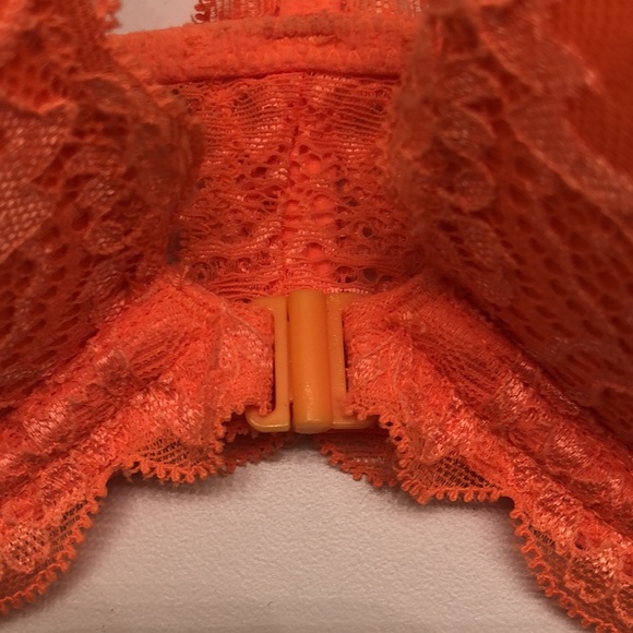 Victoria’s Secret PINK front clasp push-up bra - Picture 4 of 5